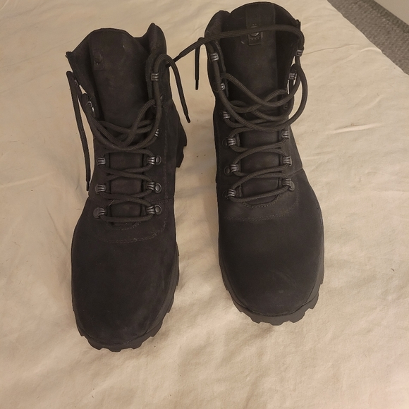 NWOB!  TIMBERLAND  Size 13... Men's black suede boots - Picture 2 of 9